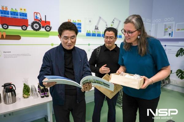 NSP통신-노관규 순천시장이 와게닝겐 대학교 관계자와 그린바이오 산업에 대해 논의하고 있다 (사진 = 순천시)