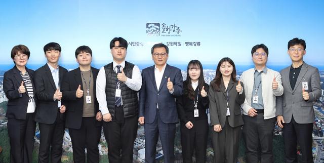 NSP통신-강릉시가 소화 잘되는 거꾸로 멘토링 소통활동을 진행하고 있는 모습. (사진 = 강릉시)