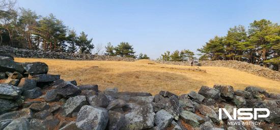 NSP통신-벌들이 모여있는 형국을 한 봉암산성 (사진 = 광양시청)