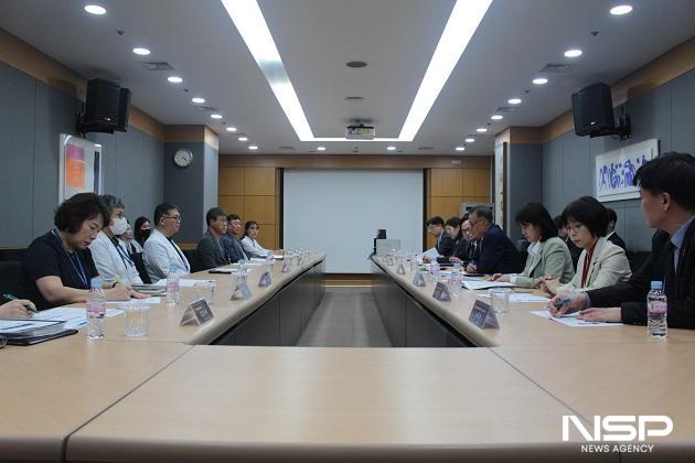 NSP통신-군산의료원이 8일 본원 4층 회의실에서 건강보험심사평가원과 간담회를 개최하고, 공공의료 역할 강화를 위한 상호 협력 방안을 논의했다. (사진 = 군산의료원)