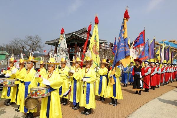 NSP통신-강진군이 지난 해 개최한 전라병영성 축제. (사진 = 강진군)