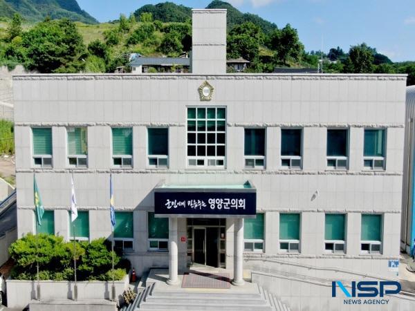 NSP통신-영양군의회는 최근 발생한 산불로 큰 피해를 입은 주민들을 돕기 위해 총 993만 원의 성금을 전달했다고 10일 밝혔다. (사진 = 영양군의회)