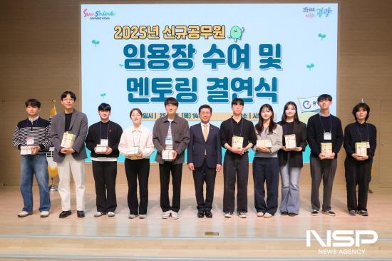 NSP통신-정인화 시장 및 신규 공직자들 (사진 = 광양시청)