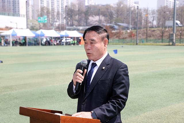 NSP통신-11일 이재식 수원시의회 의장이 축사를 하고 있다. (사진 = 수원시의회)
