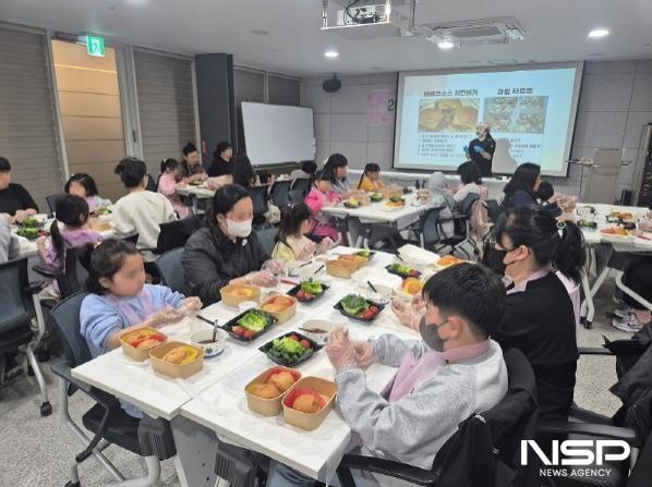 NSP통신-순천시는 지난 12일 남문터광장 다목적 강의실에서 드림스타트 아동과 부모를 대상으로 건강한 식습관 형성을 위한 영양교육을 진행했다 (사진 = 순천시)