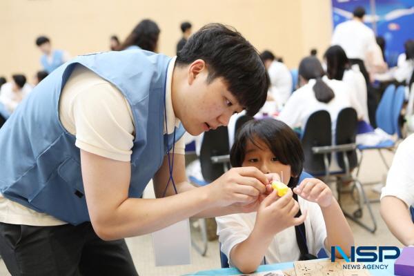 NSP통신-포스코퓨처엠이 디딤씨앗통장 후원을 통해 올해도 지역 청소년의 자립 지원에 나선다. (사진 = 포스코퓨처엠)