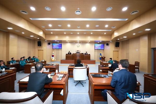 NSP통신-청송군의회는 지난 11일 제279회 임시회를 열고 최근 발생한 산불 피해 복구를 위한 제1회 추가경정예산안 등을 원포인트로 심의·의결했다. (사진 = 청송군의회)