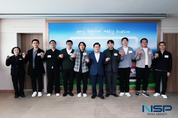NSP통신-영천시는 14일 시청 소통실에서 2025년 신규 및 전입 공중보건의사와의 간담회를 개최했다. (사진 = 영천시)