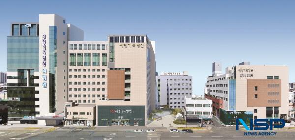 NSP통신-포항세명기독병원이 15일부터 오는 5월 19일까지 우수 의료진과 친절한 서비스 사례를 발굴하기 위한 감동닥터 프로젝트 영웅은 가까이에 있다 공모전을 개최한다.