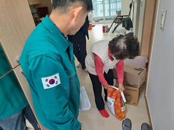 NSP통신-안동시 공공임대주택 입주 이재민에 생필품 지원, 공공임대주택 3개소 입주 이재민에 희망과 응원의 손길 (사진 = 안동시)