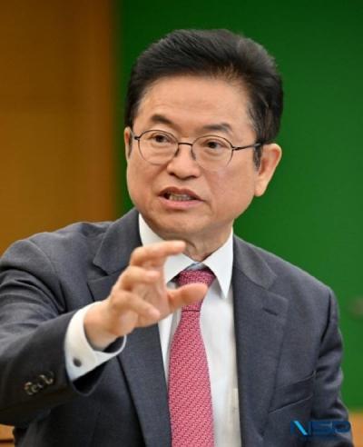 NSP통신-이철우 경상북도지사가 20일 열린 국민의힘 제21대 대통령 후보자 1차 경선 B조 토론회에서 차별화를 확실하게 하면서 바람몰이를 이어갔다. (사진 = 이철우 경상북도지사 캠프)