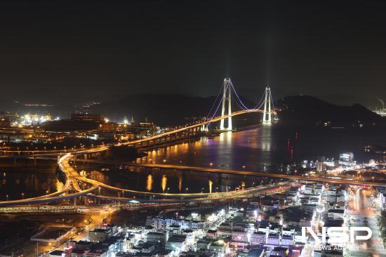 NSP통신-이순신대교 야간 전경 (사진 = 광양시청)