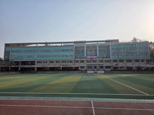 NSP통신-용인 보라고등학교 운동장. (사진 = 정하용 의원실)