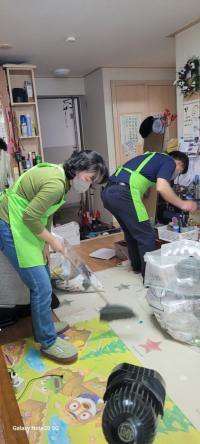 [NSP PHOTO]의왕시 내손1동지역사회보장협, 거동 불편 독거노인 주거환경 정비사업 실시