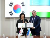 [NSP PHOTO]신일희 계명대 총장, 우즈베키스탄 국립체육대학교서 명예박사 학위 수여 받아