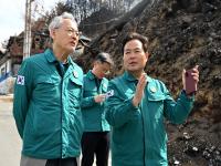 [NSP PHOTO]유인촌 문체부장관, 영덕 산불피해 현장 방문...경북도 국비 조기지원 건의