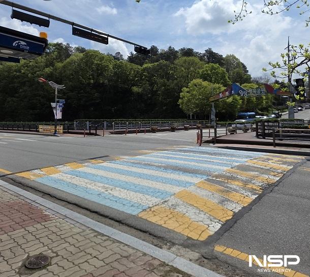 NSP통신-진안군이 초등학생과 청소년들의 안전한 보행 환경 조성을 위해 4월 말부터 만남쉼터 앞 교통신호 체계를 기존의 보행자작동신호에서 정주기신호제어 방식으로 전환한다. (사진 = 진안군)