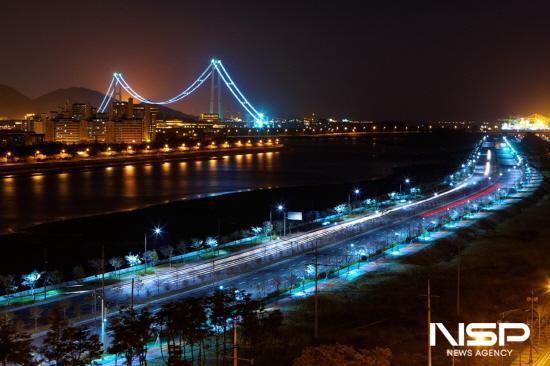 NSP통신-낮과 밤이 빛나는 광양의 별빛야경 (사진 = 광양시청)