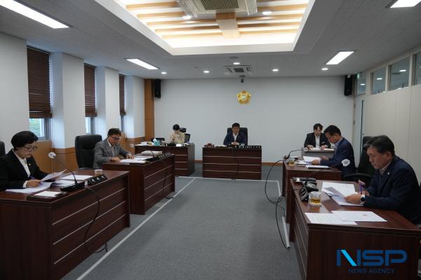 NSP통신-영천시의회 산업건설위원회는 지난 22일 제245회 임시회 제1차 회의를 개최해 조례안 등 5건의 안건을 심의·의결했다. (사진 = 영천시의회)