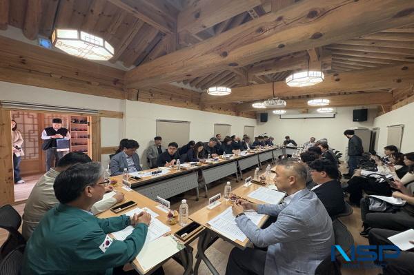 NSP통신-경상북도는 24일 안동 하회마을에서 장미란 문화체육관광부 차관과 지역 관광업계가 참석한 가운데 지역 관광 회복을 위한 간담회를 개최했다. (사진 = 경상북도)