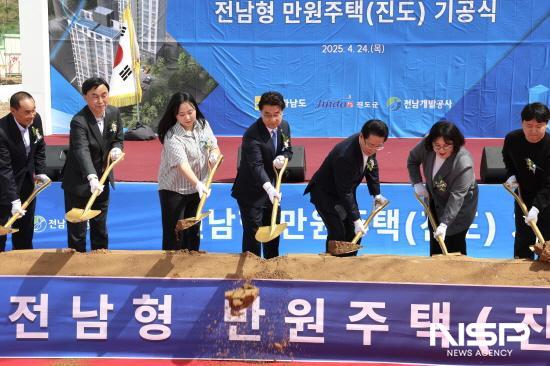 NSP통신-시삽 퍼포먼스 (사진 = 전남도의회)
