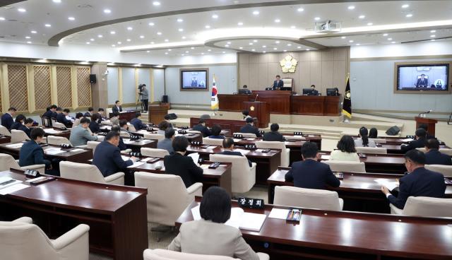 NSP통신-25일 수원시의회 제392회 임시회 제2차 본회의가 진행되고 있다. (사진 = 수원시의회)