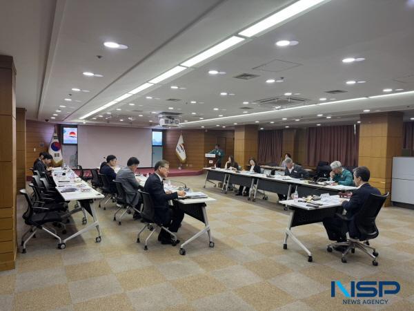 NSP통신-김천시는 지난 24일 최순고 위원장(부시장)을 비롯한 김천시 부동산가격공시위원회 위원 11명, 한국부동산원 평가사 2명 및 관계 공무원이 참석한 가운데 2025년 1월 1일 기준 개별주택가격 심의회를 개최했다. (사진 = 김천시)