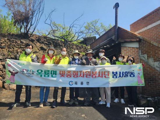 NSP통신-옥룡면맞춤형자원봉사단 화재피해 가정 청소 봉사활동 (사진 = 광양시청)
