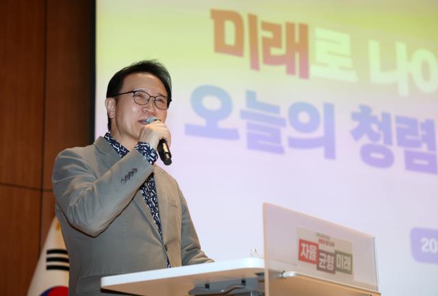NSP통신-28일 임태희 경기도교육감이 특강을 하고 있다. (사진 = 경기도교육청)
