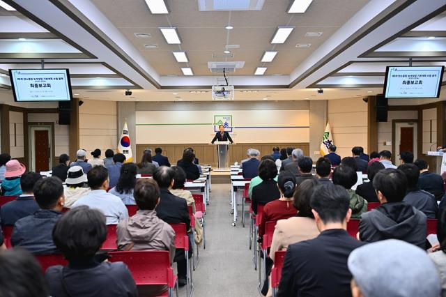 NSP통신-이병선 속초시장이 최종 보고회에서 인사말을 하고 있는 모습. (사진 = 속초시)