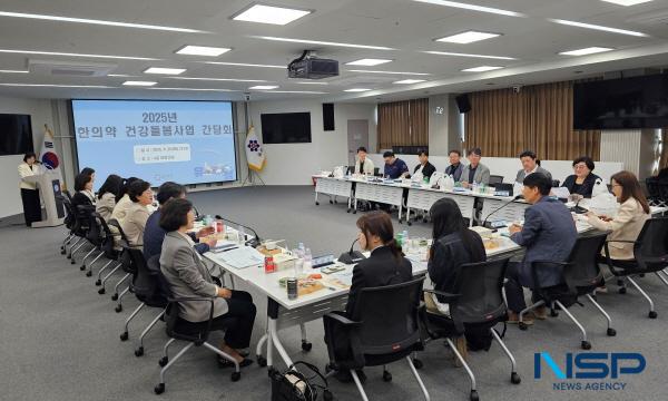 NSP통신-한국한의약진흥원은 29일 대전광역시 유성구청에서 대전 지역 사업 관련자들과 간담회를 가졌다. (사진 = 한국한의약진흥원)
