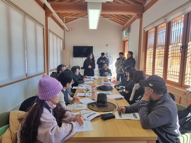 NSP통신-유네스코한국위원회 모니터링단 방문 모습. (사진 = 수원시)