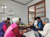 [NSP PHOTO]광양 옥룡면, 이웃 손길로 구운 사랑의 빵 경로당에 전달