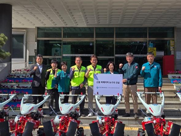 NSP통신-산불피해로 어려움을 겪고 있는 안동시 농민들을 위한 농기계 기부 및 임대지원이 이어지며, 농민들이 영농을 다시 시작할 수 있는 희망의 씨앗이 자라고 있다. (사진 = 안동시)