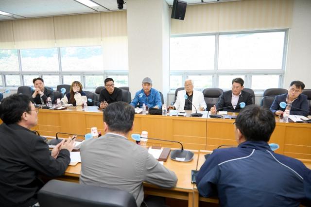 NSP통신-의회 대회의실에서 용인 반도체클러스터 공사 현장 교통 환경 개선 주민간담회가 진행되고 있다. (사진 = 이진규 의원실)