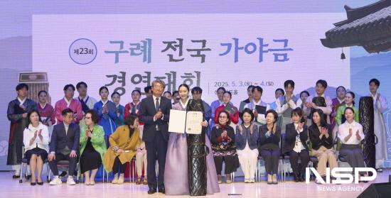 NSP통신-일반부 대상이자 대통령상의 영예 김보경씨 수상 기념 찰영 (사진 = 구례군청)
