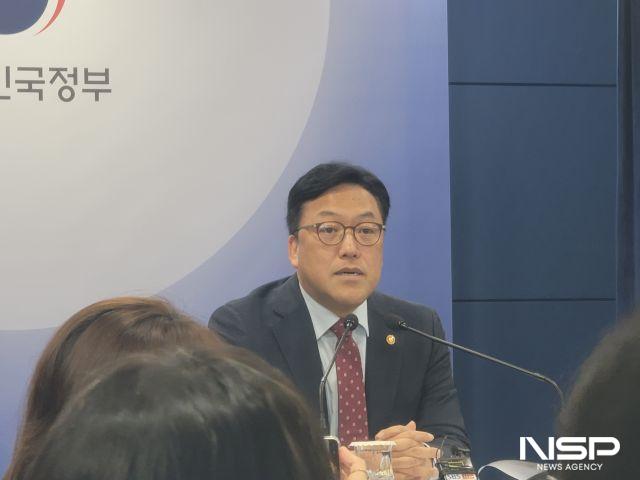 NSP통신-7일 김병환 금융위원장이 기자들의 질문에 답변하고 있다. (사진 = 강수인 기자)