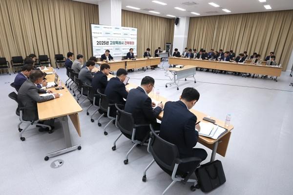 NSP통신-고양시 간부회의 모습 (사진 = 고양시)