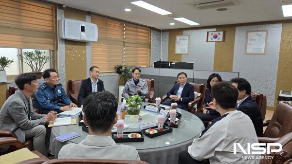 NSP통신-순천경찰서는 지난 7일 순천복성고등학교 교장실에서 복성고, 삼산중, 승평중 교장들과 함께 간담회를 열고 경찰-학교 간 협력 강화 방안을 논의했다. (사진 = 순천경찰)
