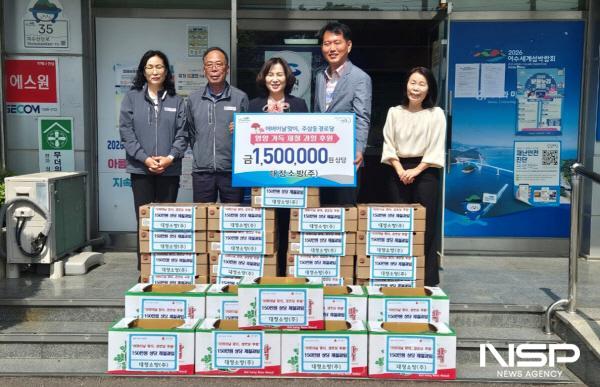 NSP통신-여수 대정소방이 주삼동 경로당에 150만 원 상당의 수박과 오렌지를 전달했다. (사진 = 여수시)
