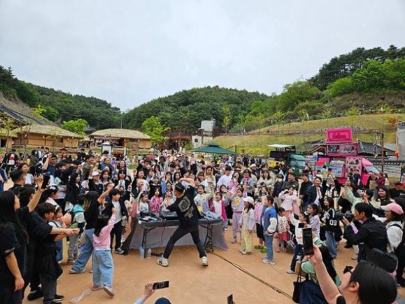 NSP통신-제103회 어린이날 기념 2025 안동 어린이 한마당 성황리에 마무리, 어린이의 웃음 가득, 행복한 시간을 함께하는 가족으로 북적, 오늘 내 기분은 히어로! 어른과 아이 모두 동심으로 물들다 (사진 = 안동시)