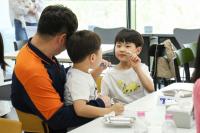 [NSP PHOTO]어버이날 포스코어린이집 원아들, 부모 일터 찾아 감사와 사랑 전해