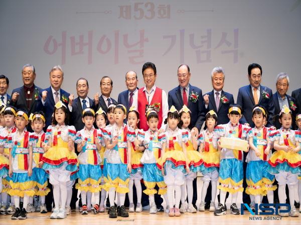 NSP통신-경상북도는 8일 도청 동락관에서 제53회 어버이날 기념행사를 개최해 경로효친의 의미를 되새겼다. (사진 = 경상북도)