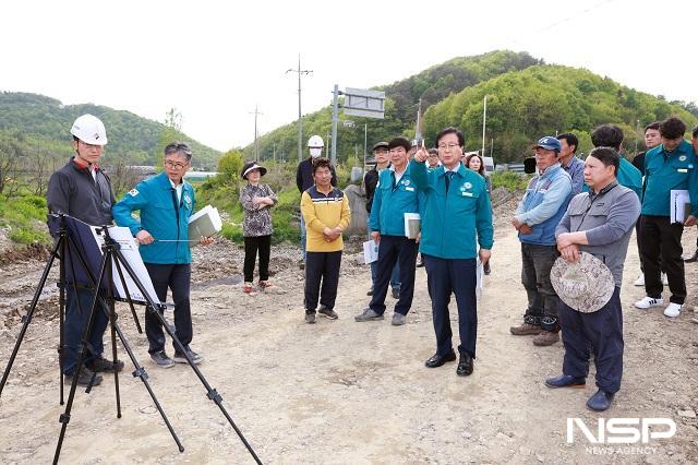 NSP통신-유희태 완주군수가 지난 8일 완주군 화산면 일원의 재해복구 사업장을 방문해 여름철 우기 대비 전반적인 추진사항을 점검했다. (사진 = 완주군)