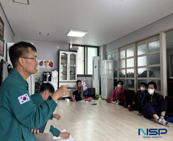 NSP통신-영덕군은 최근 발생한 초대형 산불로 인해 피해를 본 주민들에게 피해 복구와 지원 계획을 안내하고 피해민들의 의견을 반영하기 위해 지난달 22일부터 임시주거시설과 피해 마을을 돌며 찾아가는 설명회를 개최하고 있다. (사진 = 영덕군)
