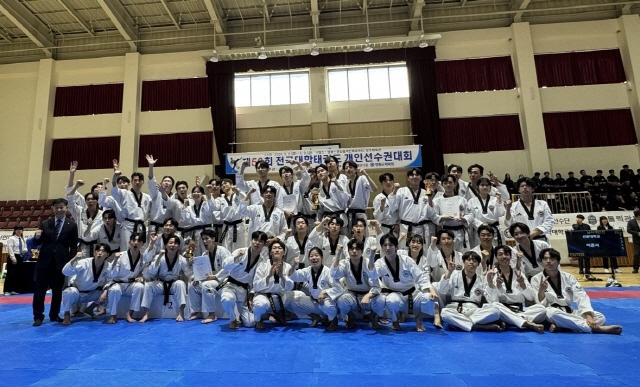 NSP통신-2025년 제52회 전국대학태권도 개인선수권대회에서 동메달을 획득한 김포대 태권도융합과 학생들 모습. (사진 = 김포대학교)
