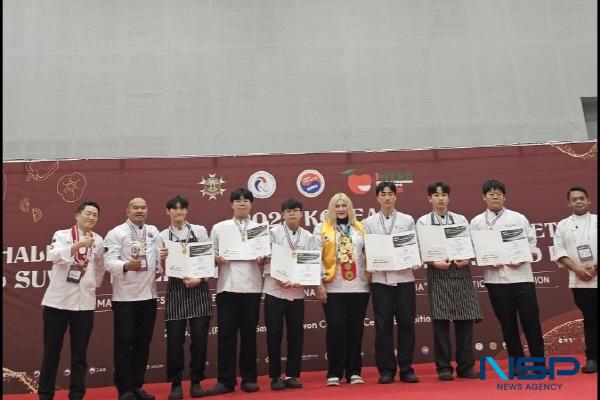 NSP통신-지난 10일 수원컨벤션센터에서 열린 2025 대한민국 챌린지컵 국제요리 경연대회에서 대경대 호텔조리학부 K-푸드조리전공학생 60여 명이 참가해 대상과 금·은상 등 3관왕을 차지했다. (사진 = 대경대학교)