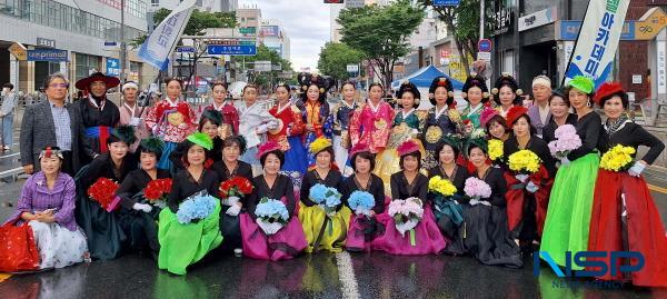 NSP통신-영진전문대학교 평생교육원 엑티브모델아카데미 시니어모델 1기와 2기 수강생들이 지난 9일부터 11일까지 열린 2025 파워풀대구 페스티벌 퍼레이드 경연 부문에 참가해 우수상을 수상하는 쾌거를 이뤘다. (사진 = 영진전문대학교)