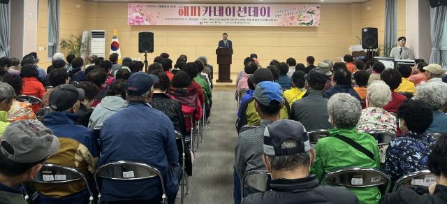 NSP통신-목포시 노인복지관 53회 어버이날 행사 다채 (사진 = 윤시현 기자)