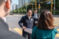 [NSP PHOTO]이권재 오산시장, 도로재포장 현장 점검 안전사고 예방 강화